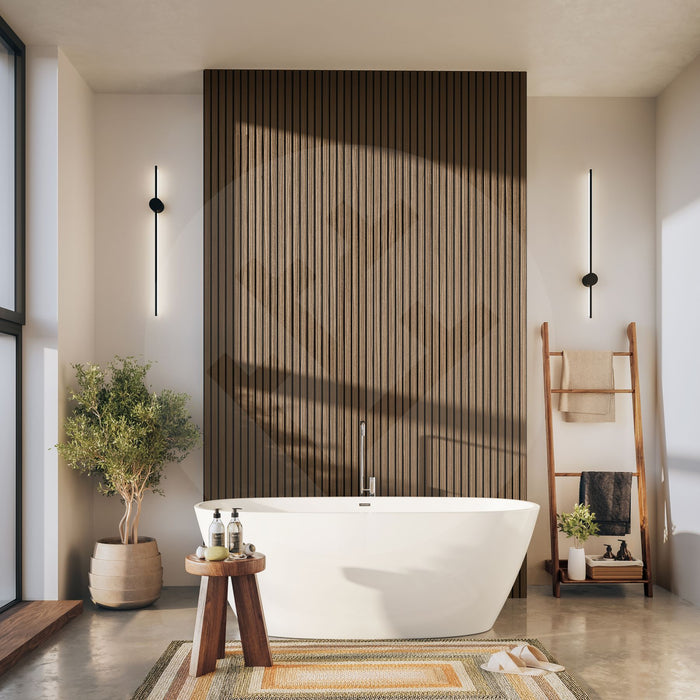 Oak wall panels (wood-effect) with bath tub.