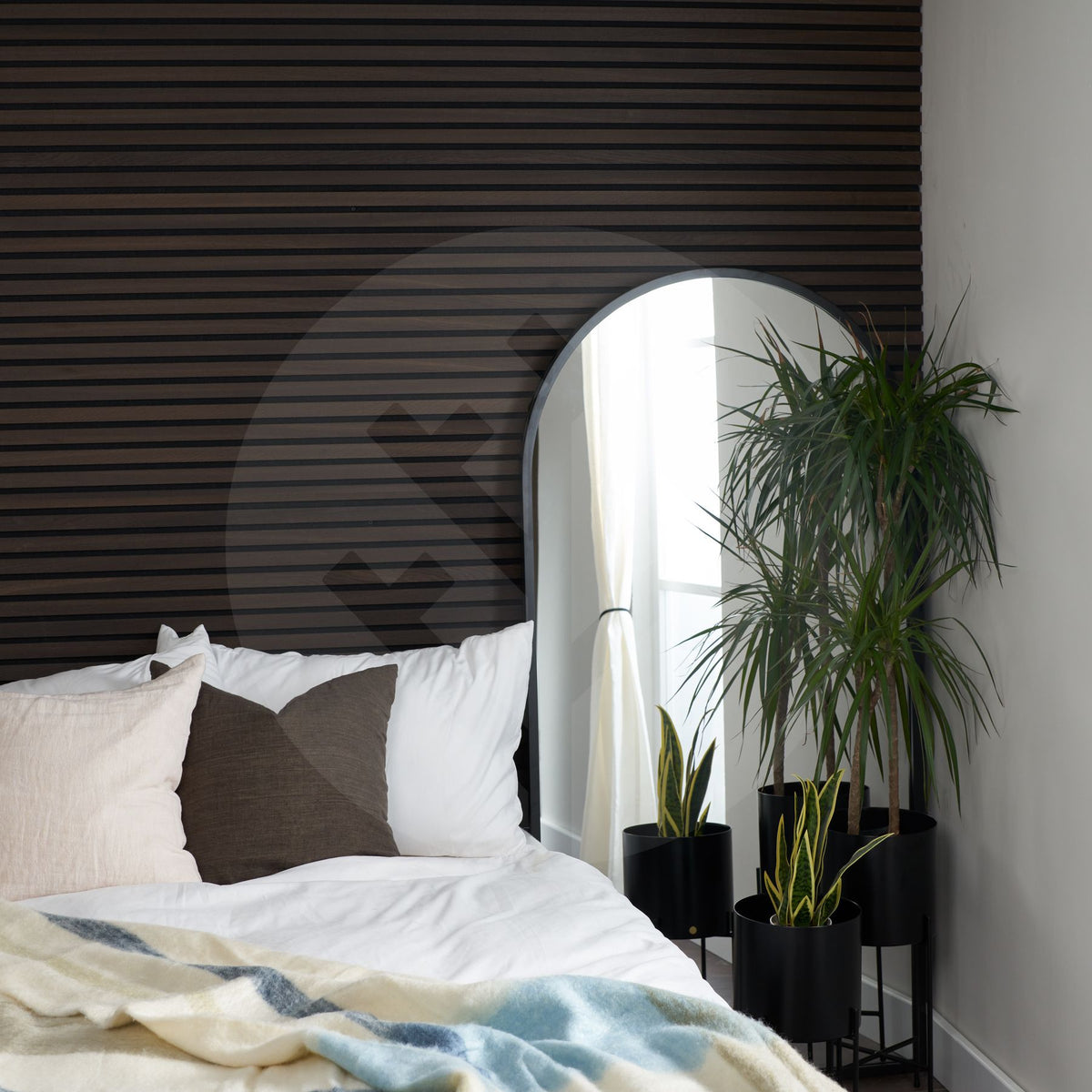 WVH® | The Arch | Metal Frame Leaner and Wall-Mountable Mirrors