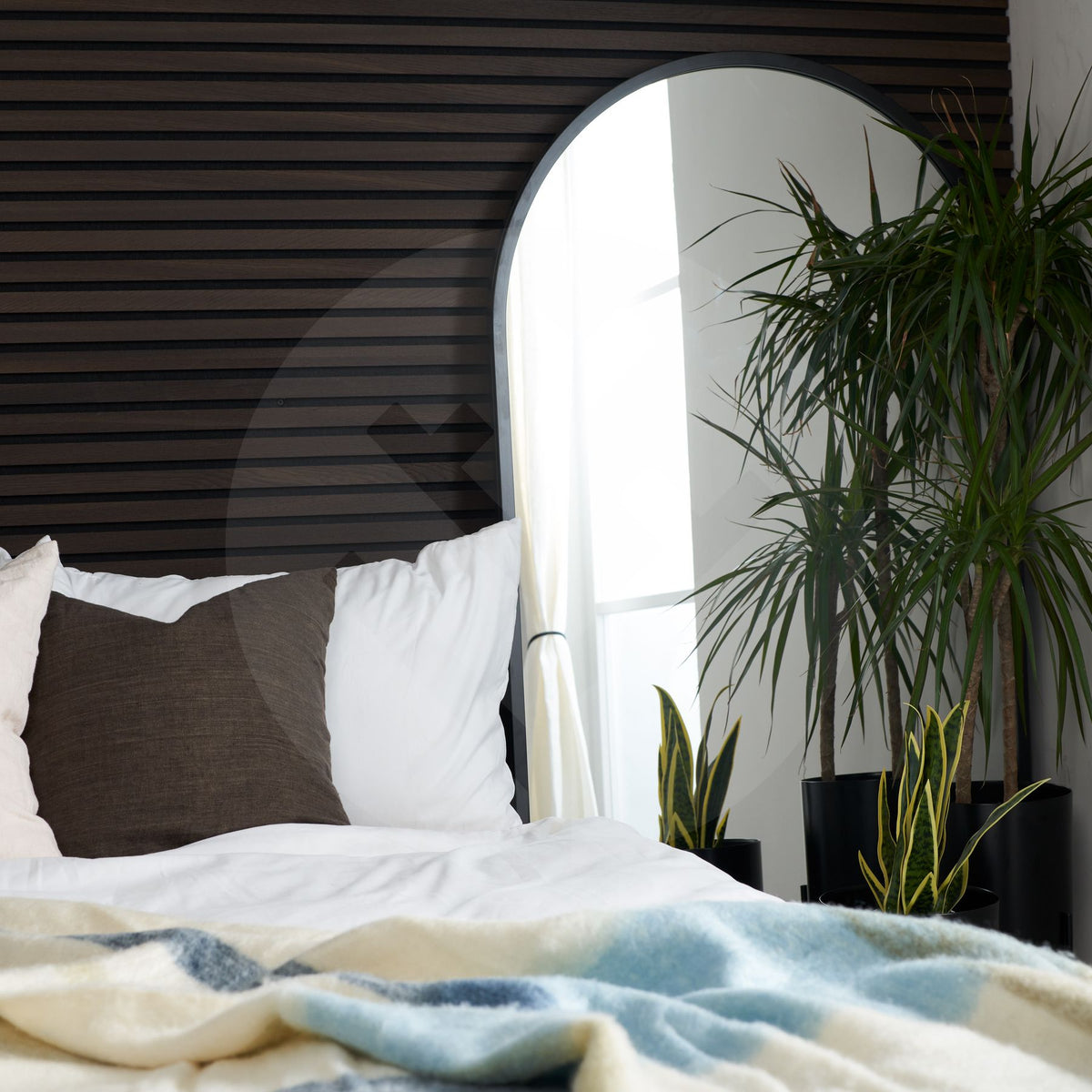 WVH® | The Arch | Metal Frame Leaner and Wall-Mountable Mirrors