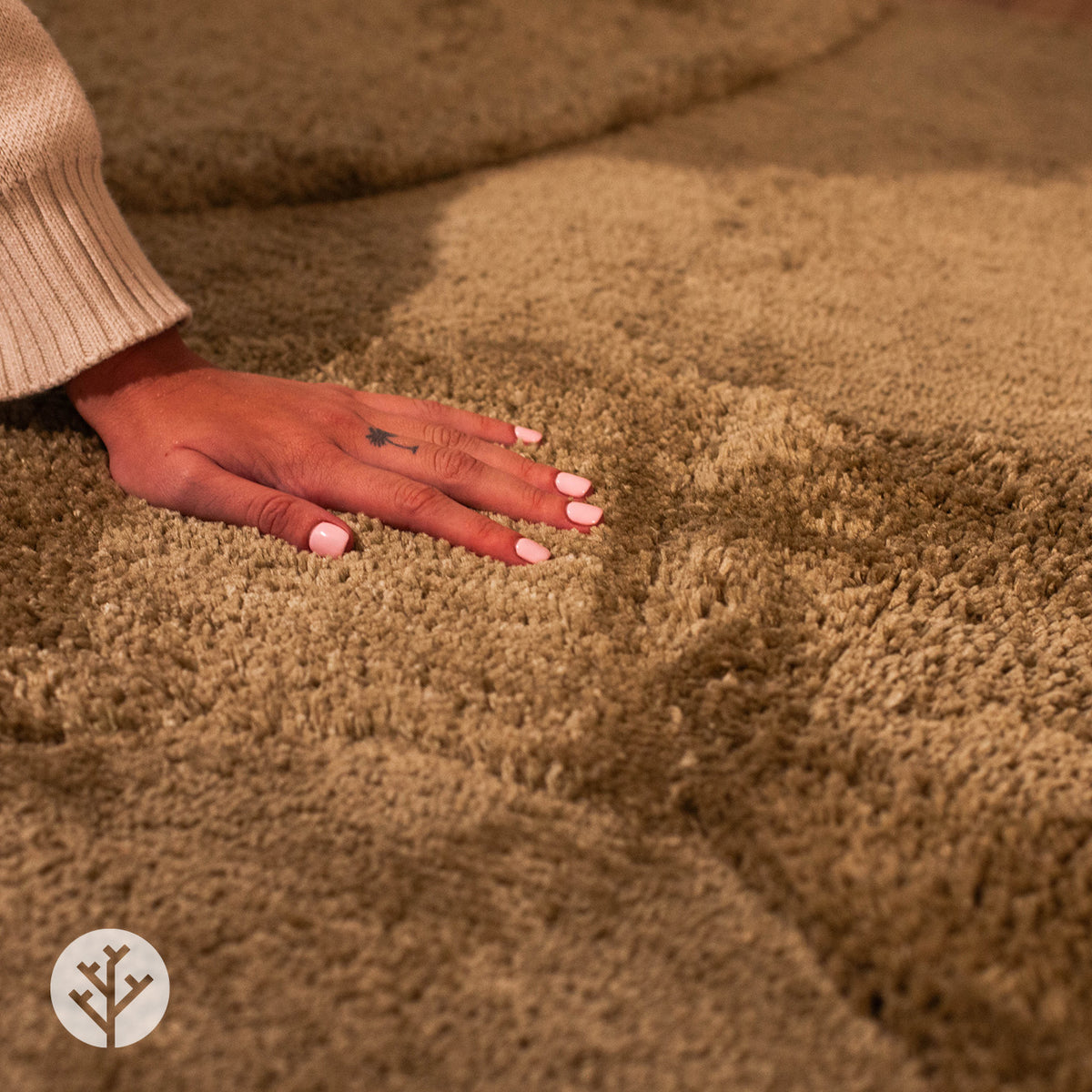 Curvva Green Luxury Rug | WVH®