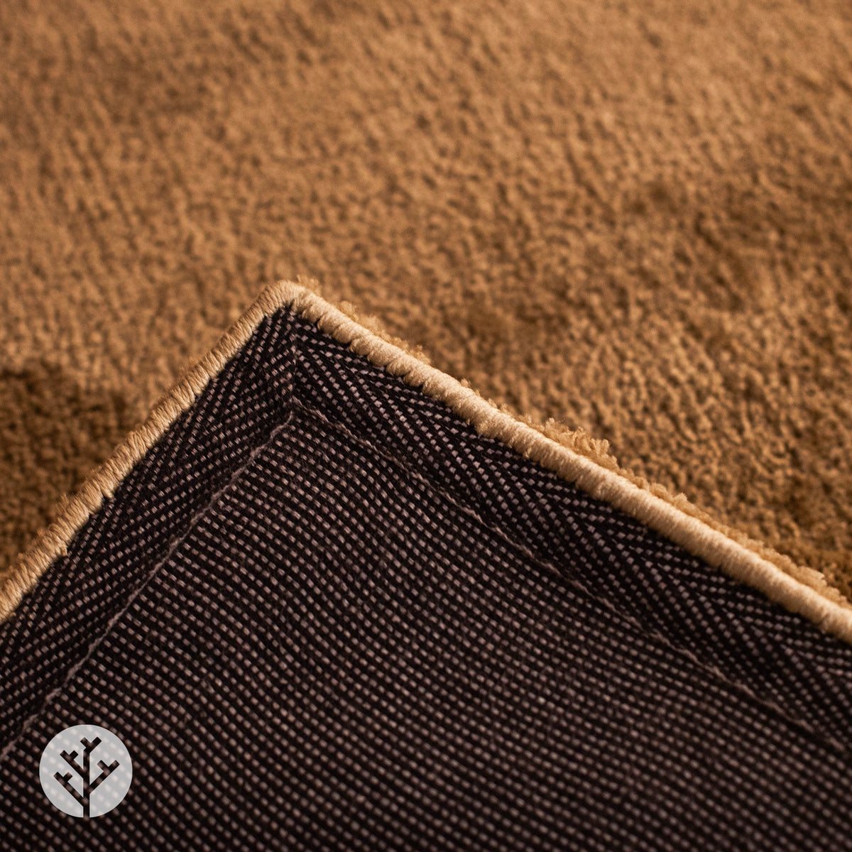Curvva Green Luxury Rug | WVH®