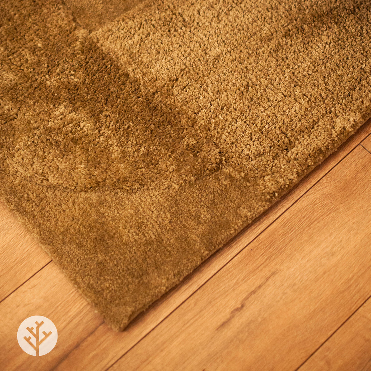 Curvva Green Luxury Rug | WVH®