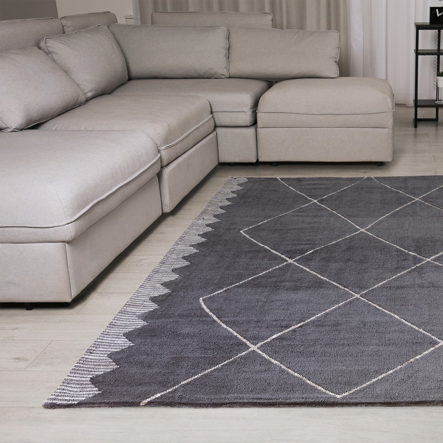 Shape Black Diamond Luxury Rug | WVH®